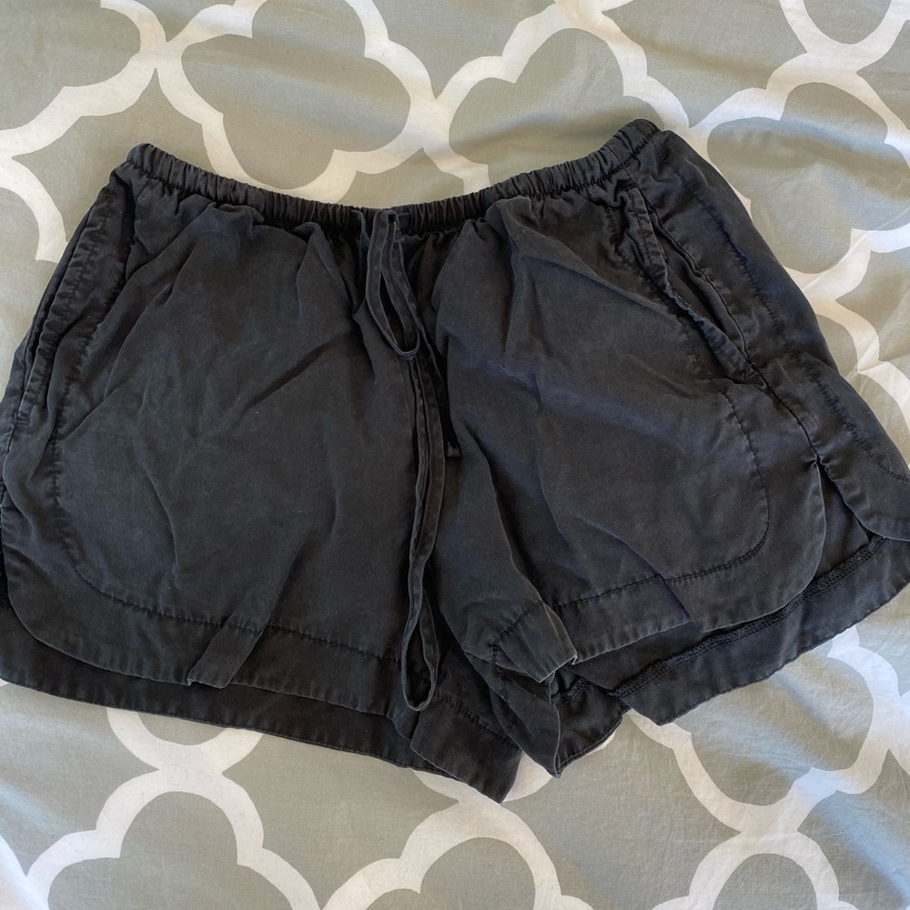 Brandy Melville John galt shorts